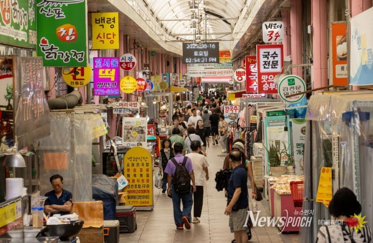 참고사진 (신포국제시장 내부 전경