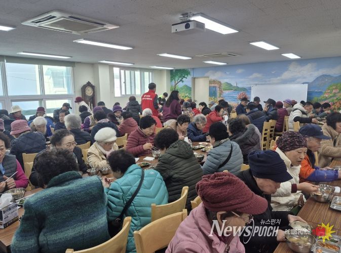 무료급식 현장에서 ‘보이스피싱 예방, 치매검사’통합 캠페인