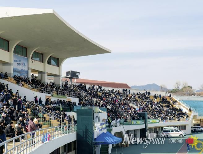 개막전 관중 사진