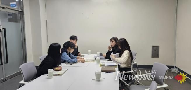 회의 진행 사진