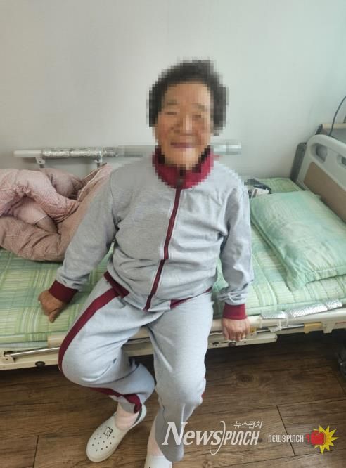 월곡1동 주민센터의 지원으로 요양원에 입소한 어르신의 모습