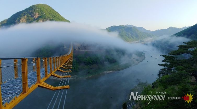 월영산 출렁다리