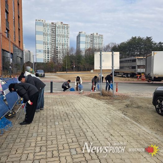 진천군청 홍보미디어실, 충북혁신도시 도심 환경정화 활동 실시