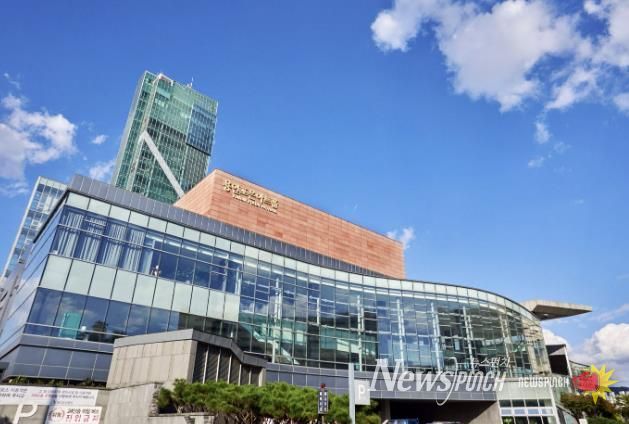 용인포은아트홀 전경