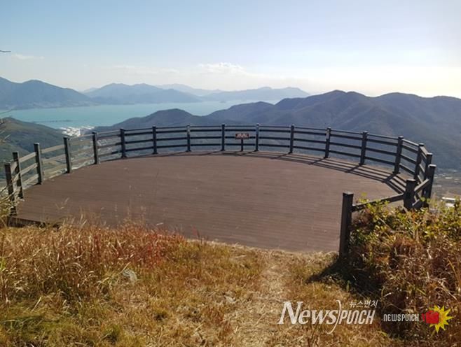 영취산 전망대 전경