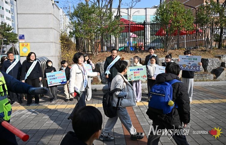 아이먼저 개학기 교통안전캠페인
