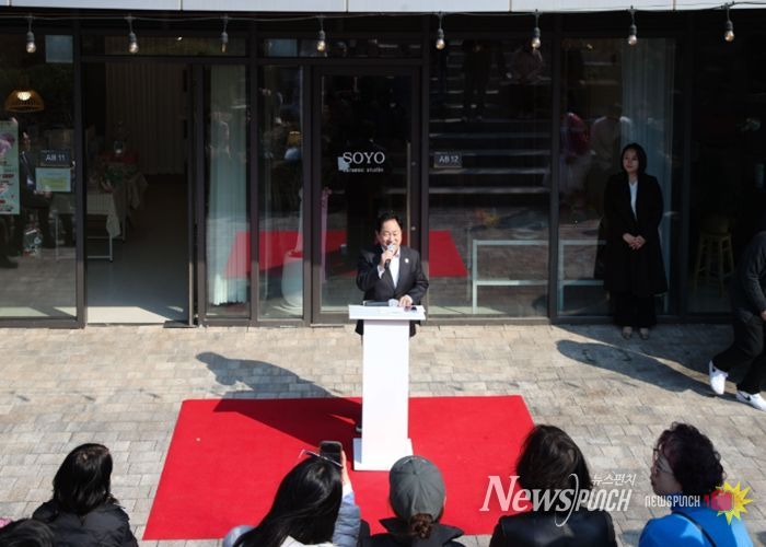 별내 청년 창업랩에서 축사하는 주광덕 시장