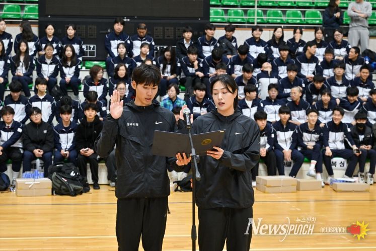 경북도민체육대회 선수단 대표선서가 진행되고 있다