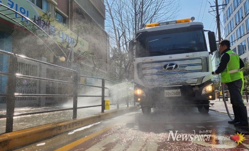 서초구, '새봄맞이 대청소'로 도심 환경정비 마무리
