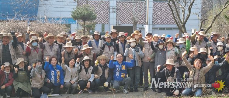 전주시 정원사들, 덕진 88공원 환경정비 나서