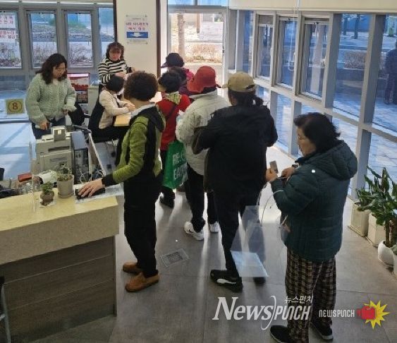 익산시, 시민과 함께한 나무 나누어주기 행사 성료