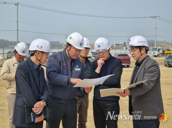 오른쪽에서 두 번째 김상철 본부장