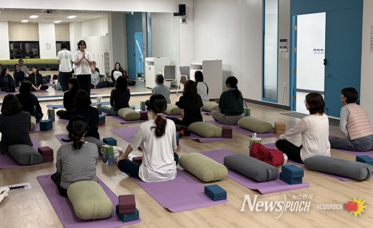 '복희씨의 문화살롱'싱잉볼&요가 프로그램