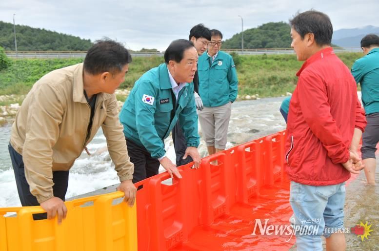 이병선 속초시장 물막이판 시연 현장 방문 당시