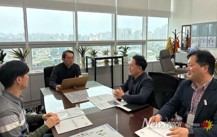 중앙부청 방문(4.1방문_사진중앙_행정안전부 안전예방정책실 박형배 실장 )