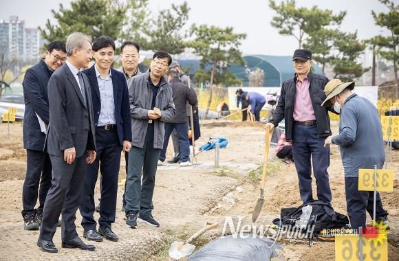 윤환 구청장, ‘계양실버농장’ 개장 현장 방문