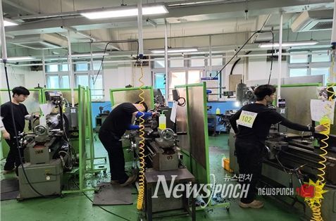 <폴리메카닉스 경기장면>