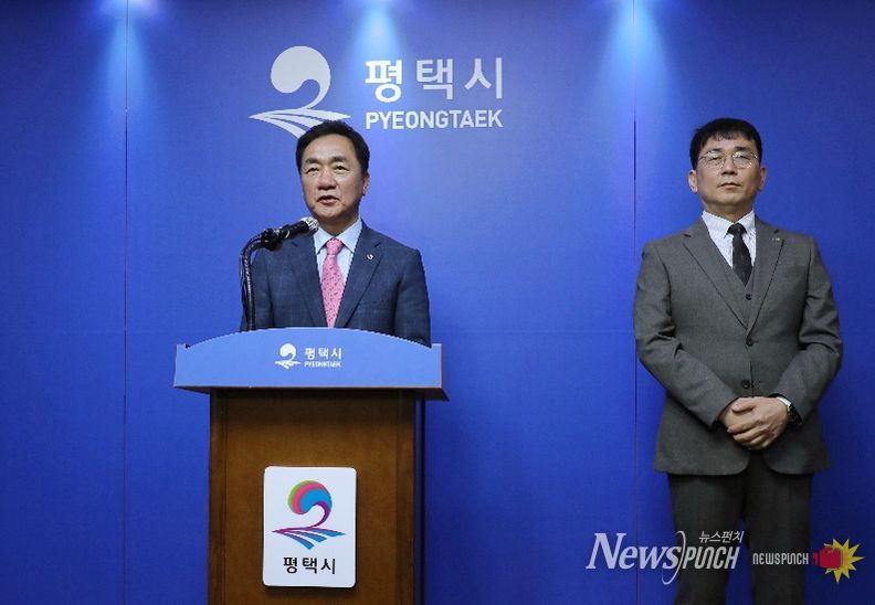 왼쪽부터 정장선 평택시장, 홍승완 LH평택사업본부장