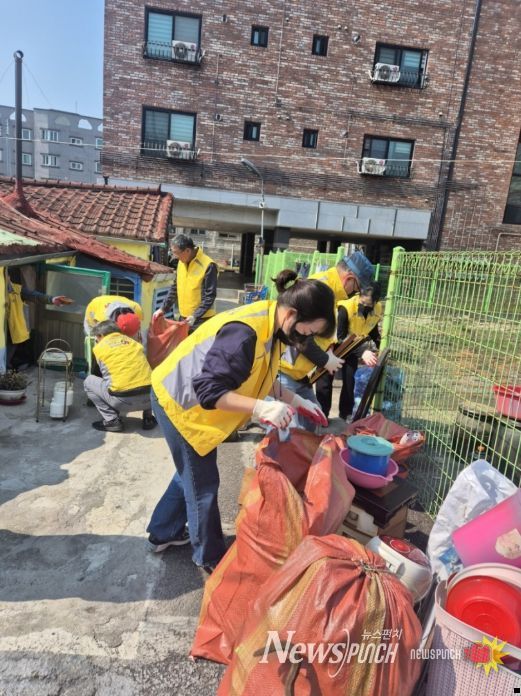 평택시 팽성읍 지역사회보장협의체, 무연고 홀몸노인 사망자 유류품 정리 봉사활동