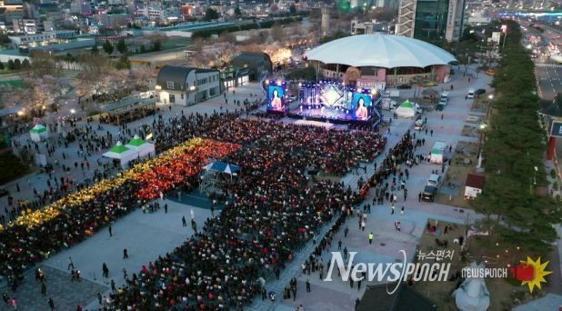 안동 벚꽃축제, 이틀째 ‘인산인해’