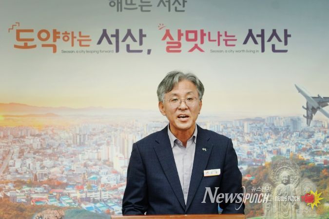 유청 서산시 자원순환과장이 3일 시청 브리핑룸에서 종량제 봉투 수급 안정화 대책에 대해 설명했다.