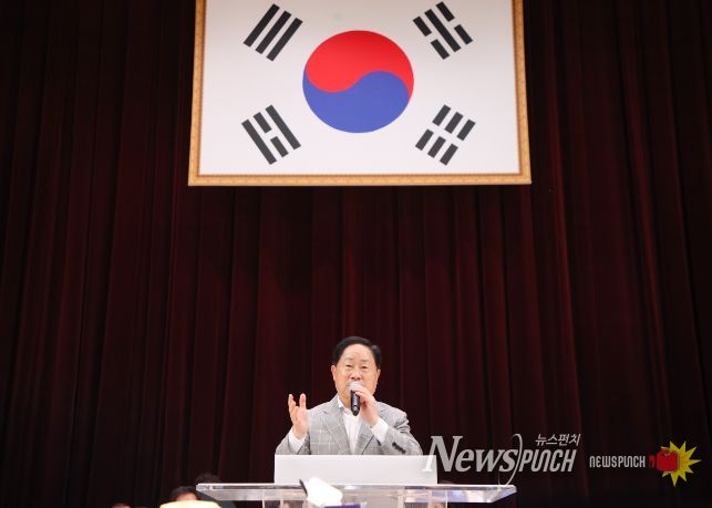 환영사하고 있는 주광덕 시장