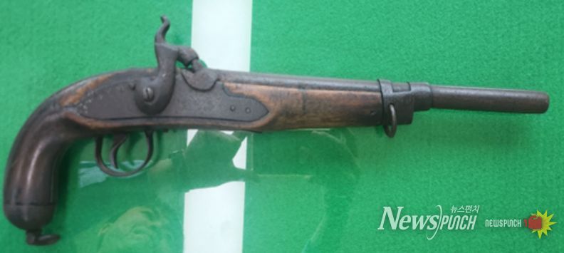 (2026년 유물수집에 열을 올리는 홍주성역사관)_뇌관식 기병총(19세기 추정)