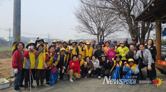 이천시 호법면 환경봉사단, 새봄맞이 국토대청소 실시
