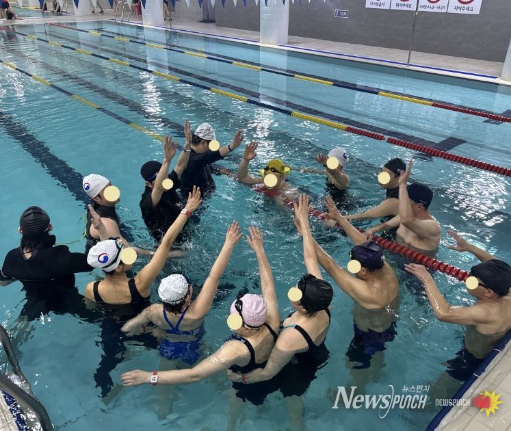 수중재활운동 프로그램 사진