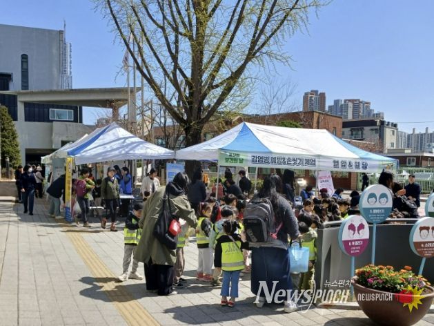 시흥시보건소, 제54회 보건의 날 기념 '건강 한마당 홍보관' 성료