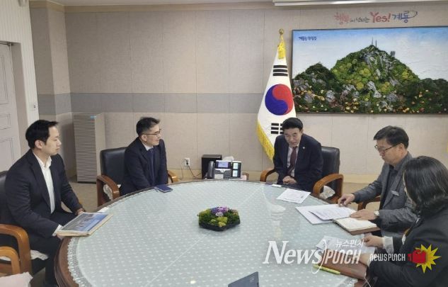 이응우 계룡시장은 7일 하대실2지구 공동1블록 개발사업 관련 시행사(태유디앤피(주))에게 우수 건설사 참여를 요청하고 현안을 점검했다.