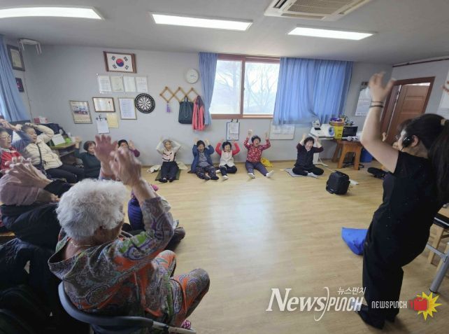 연천군 청산면 주민자치위원회, ‘찾아가는 어르신 웃음 체조 교실’ 본격 운영