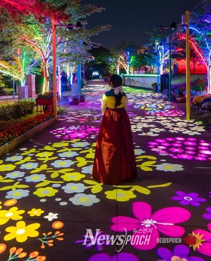 김해가야테마파크 야간개장 모습