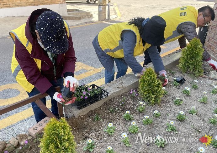 수원시 장안구 영화동 주민자치회, 손바닥정원에 봄 한 줌 심었어요