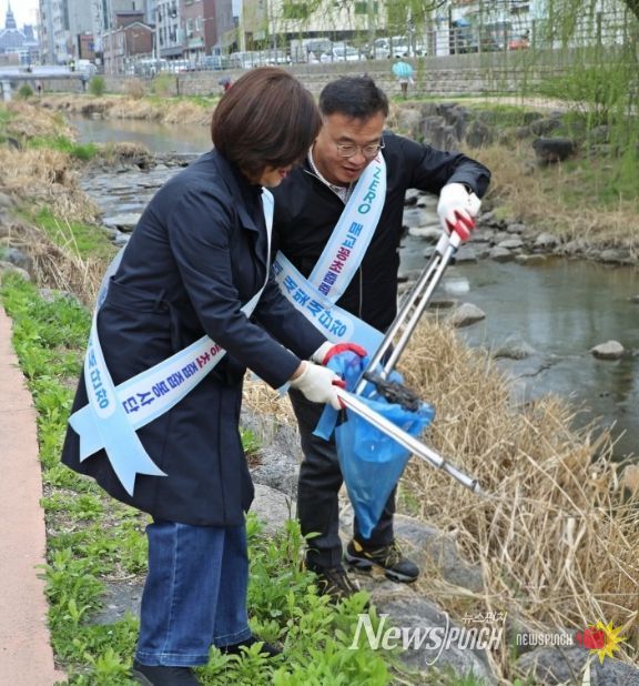 수원시 팔달구 매교동, '우리동네 새빛 새단장' 수원천 대청소 실시