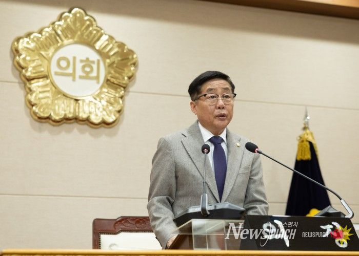 윤창철 의장이 제387회 임시회 제3차 본회의를 주재하고 있다.