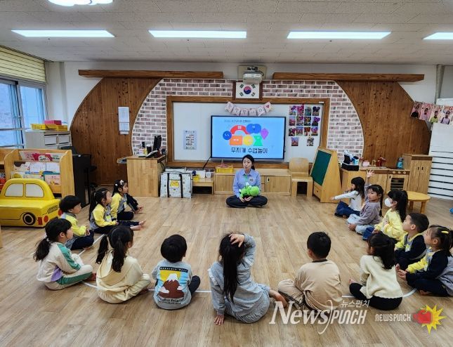 현장으로 찾아간 '무지개 수업놀이'